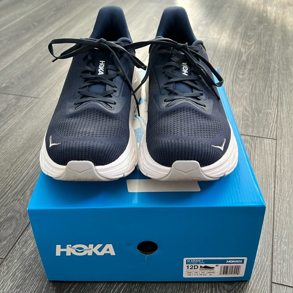 Hoka Men’s Arahi 7 Blue size 12D - immaculate! With box